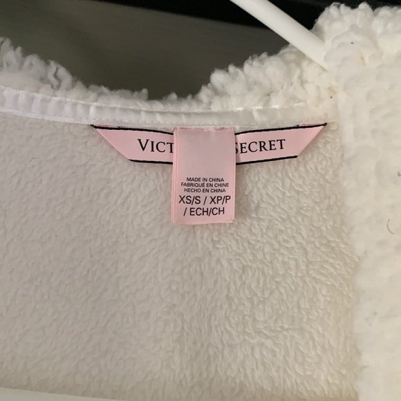 XS/S Victoria Secret White Plush robe - Picture 3 of 4